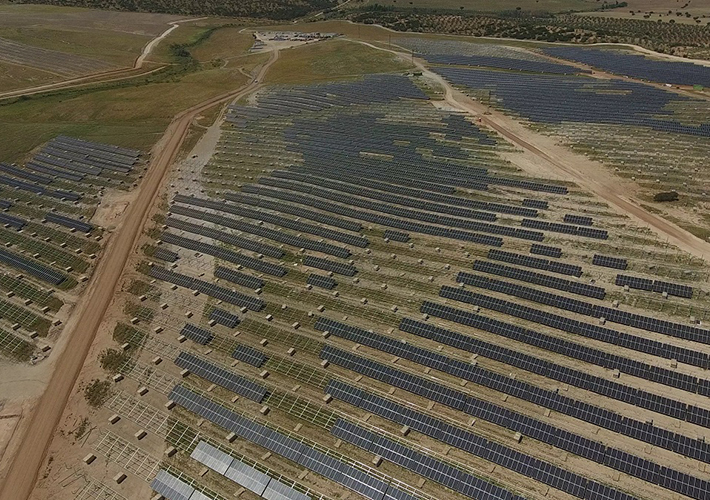 Foto Iberdrola avanza en su estrategia en renovables en España: arranca en Extremadura la planta fotovoltaica más grande de Europa.